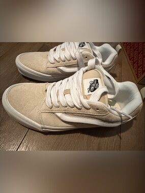 Vans knu skool - pig suede oatmeal size 9 in women’s